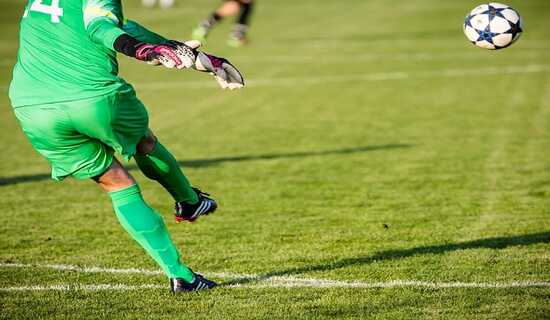 qué-es-el-saque-de-meta-en-fútbol-guía-completa